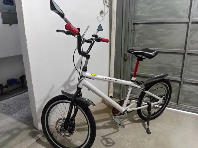 Bicicleta aro 20 BMX free staly quadro alongado
