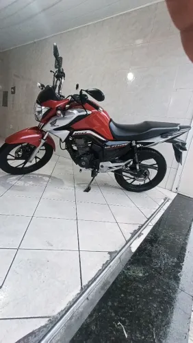 Honda CG 160 Titan Vermelha 2023 - Conservada e Pronta para Rodar