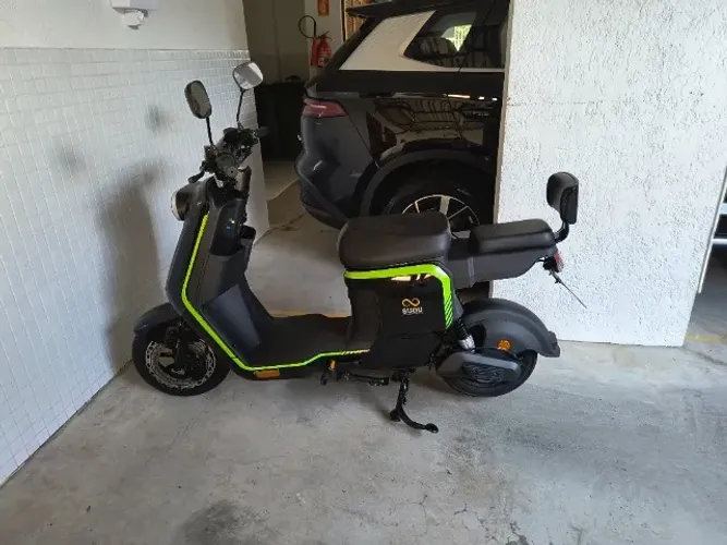 Scooter Elétrica Semi Nova - Baixissima Km