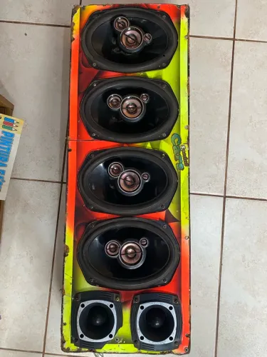 PAINEL AUTOMOTIVO COM 4 PIONEER 6X9 TRIAXIAIS + 2 SUPER TWEETERS