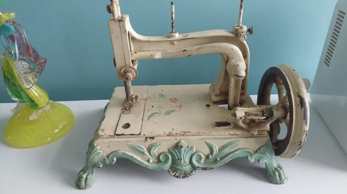 Maquina de costura para decoração antiga