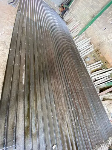 formas para vigas de laje pré-moldadas, prontas para uso na produção.