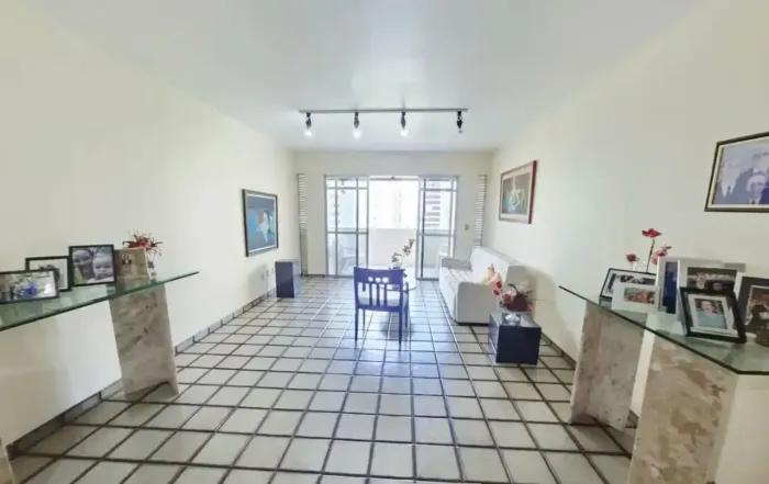 Imóvel para venda possui 156 metros quadrados com 4 quartos em Boa Viagem - Recife - PE