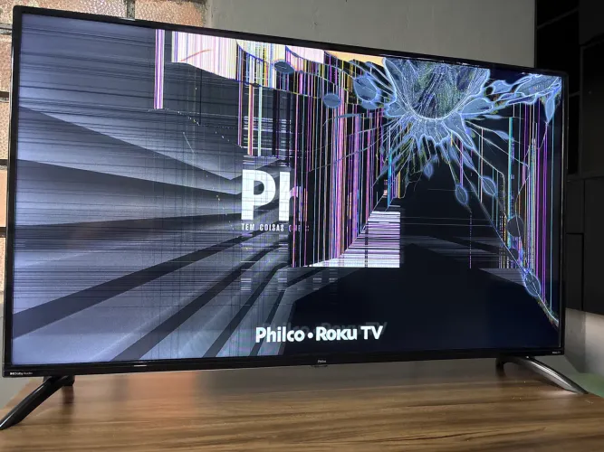 Smart TV Philco Roku 40? - Para Retirada de Peças (Tela Quebrada)