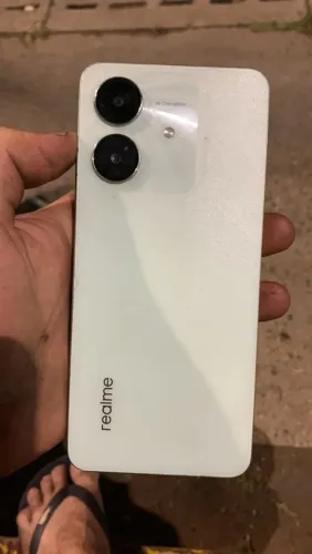 Vendo esse celular em ótimo estado, poucas marcas de uso no precinho 