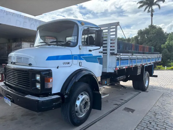 Caminhão toco 1113