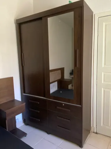 Jogo de quarto (cama baú, colchão, cabeceira, guarda roupas