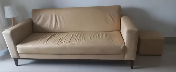 Sofá com pufh de brinde na promoção