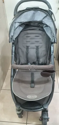 Carrinho de bebê da Graco. 