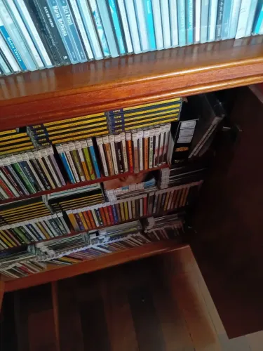 CDs de cantores variados da MPB