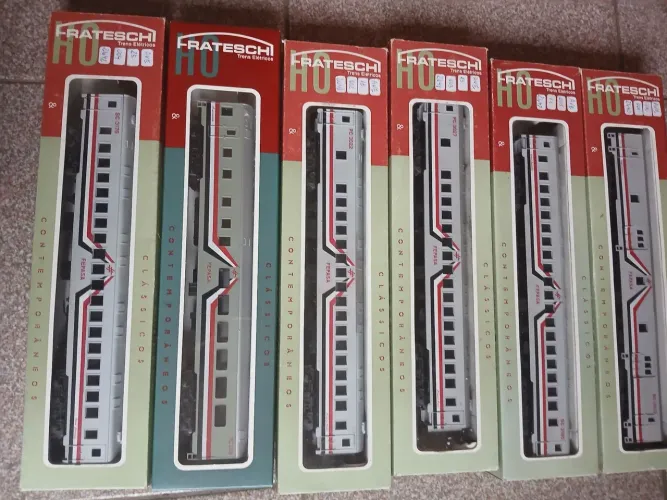 Vendo uma composição da chamada Ave Maria, da Fepasa 5 carros de passageiros