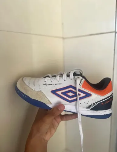Chuteira Umbro