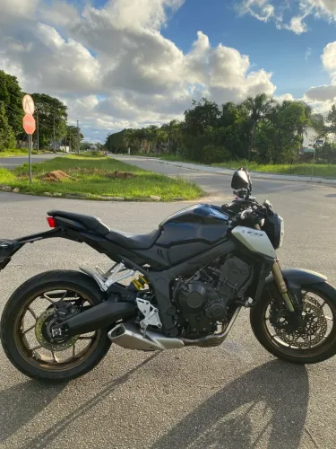 Vendo Cb 650r Muito Nova 