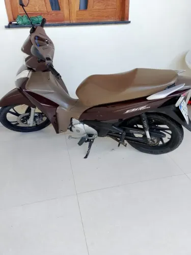 Moto conservada de mulher