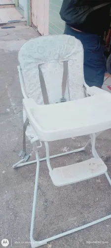 Vendo essa cadeirinha para alimentação infantil.