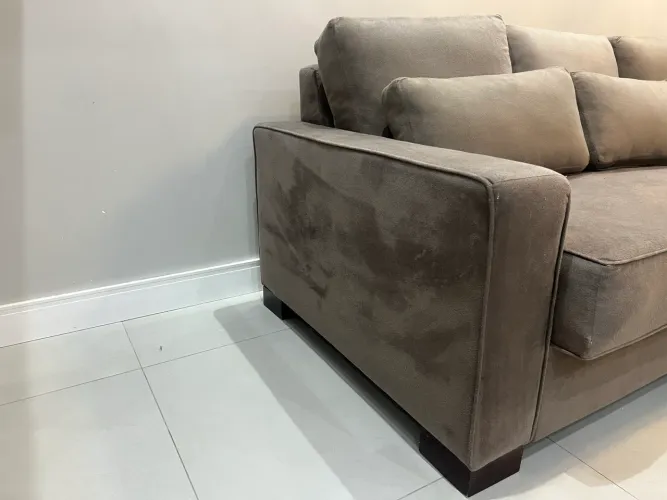 Sofá retrátil e confortável - 2,70m | Marrom escuro