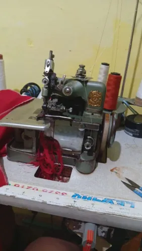 Máquina de costura overlock semi-industrial chinesinha 