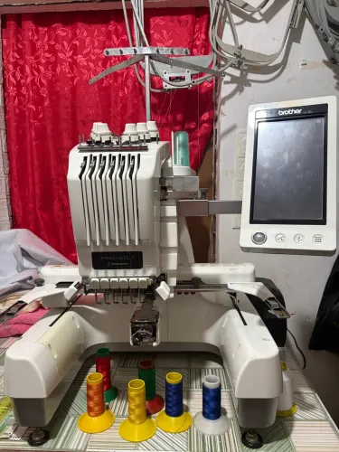 Máquina de bordador Brother PR 655 pra venda 