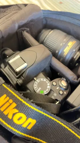 Nikon D3100 + Lente 18-55mm | Pouquíssimo uso | Excelente estado