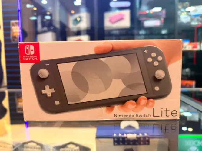 NINTENDO SWITCH LITE AZUL SEMINOVO .D.E.S.B.L.O.Q.U.E.A.D.O.