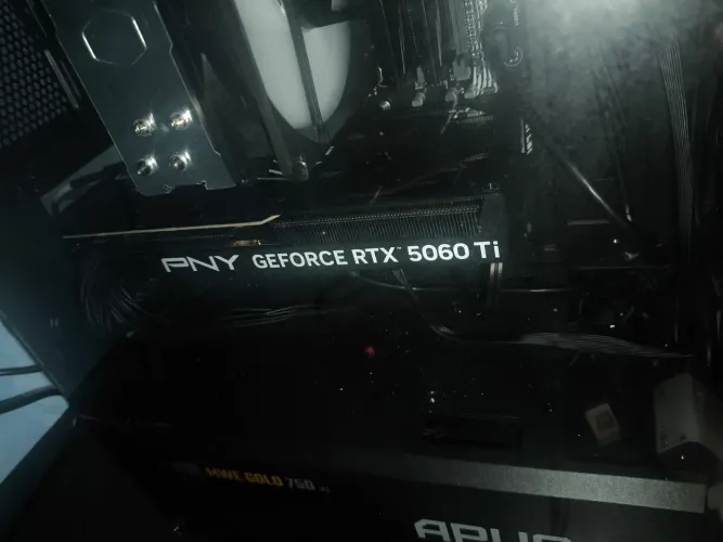 Rtx 5060ti 8GB - PNY 2 semanas de uso ,por uma RX 9060xt