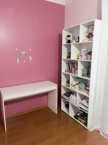 Armário de livro com mesa de estudos