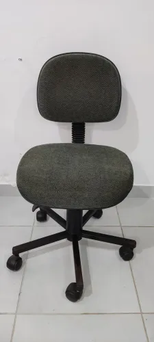 Cadeira de escritório simples
