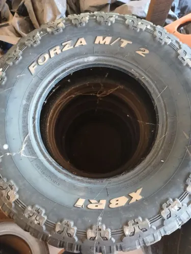 Pneus aro 16 e 18 camionete