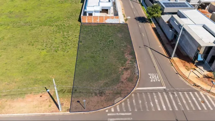 Terreno de esquina com 396 m² no Condomínio Villa de León, Três Lagoas Residencial Premiu
