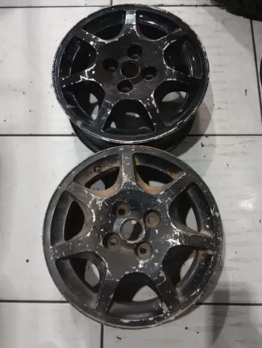 Roda uno turbo aro 13 rodas de época furação 4x98 . Rodas para restauração 