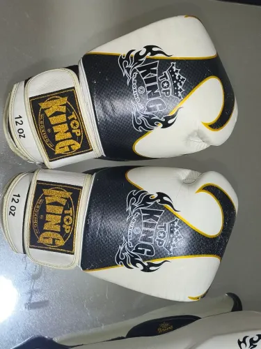 Luvas e caneleiras de muaythai TOP KING 