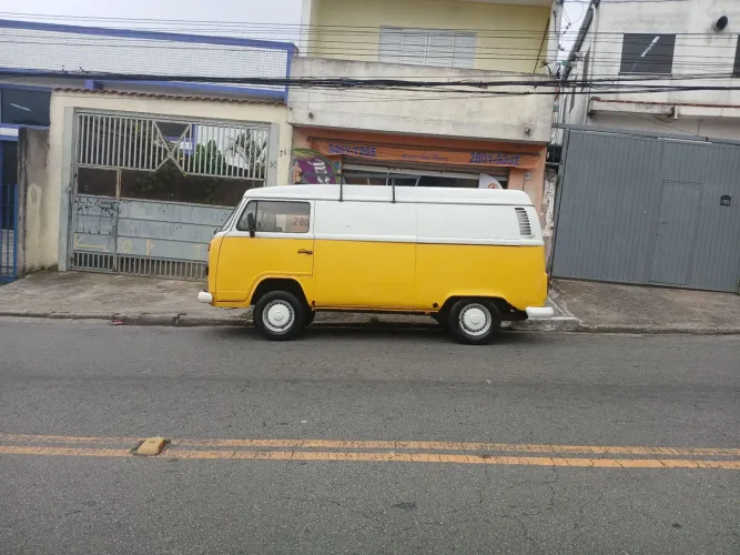Volkswagen Kombi Furgão 2004