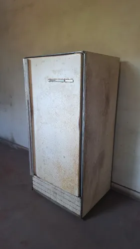 Geladeira Frigidaire antiga para restaurar