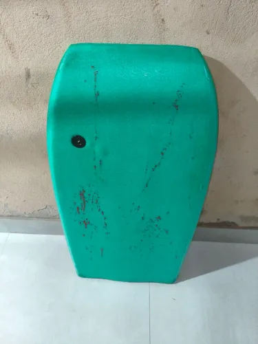 prancha de bodyboader semi profissional,sem Streep, detalhes de tinta e de loja 