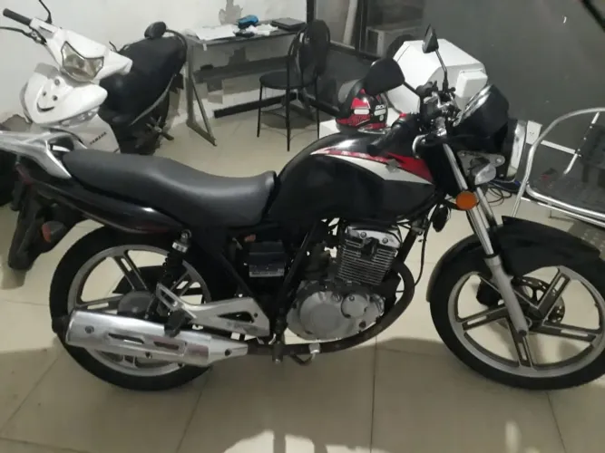 SUZUKI GSR 125 VENDO TROCO