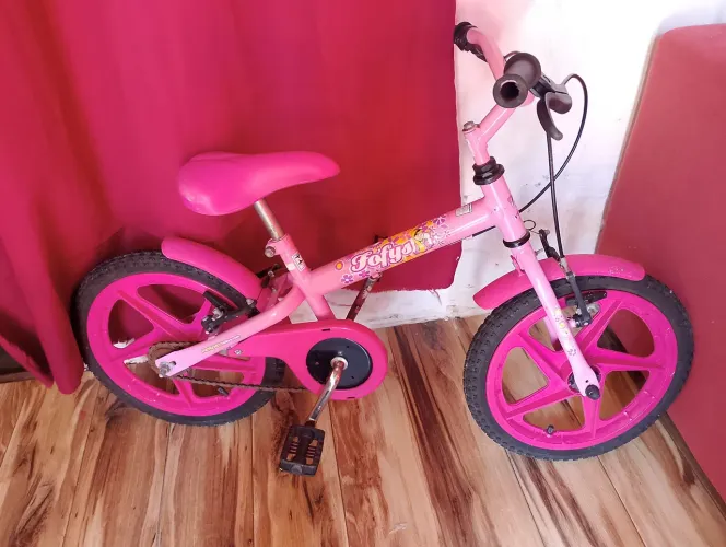 Vende-se duas bicicleta para criança