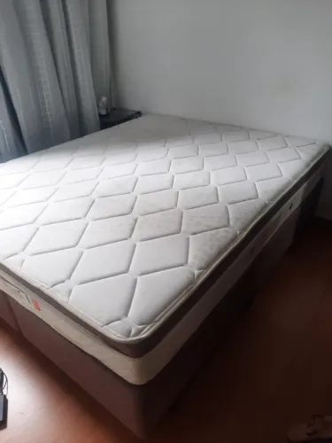 Cama box queen bipartido + colchão mola ensacada
