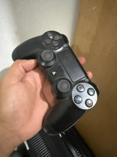 Console PS4 - semi novo 
