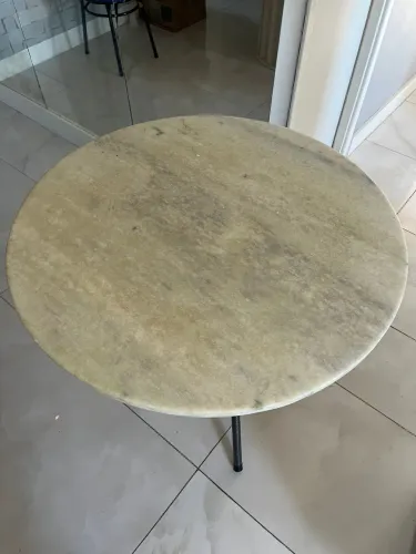 Mesa Redonda em Mármore+base