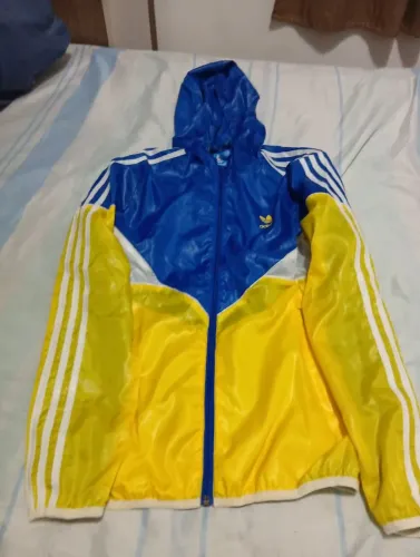 Jaqueta Adidas Corta Vento P e M valor 120 cada uma 