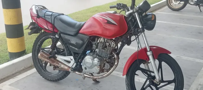 Moto muito boa para o dia dia pra trabalhar mais tem que aruma a caixa de Macha