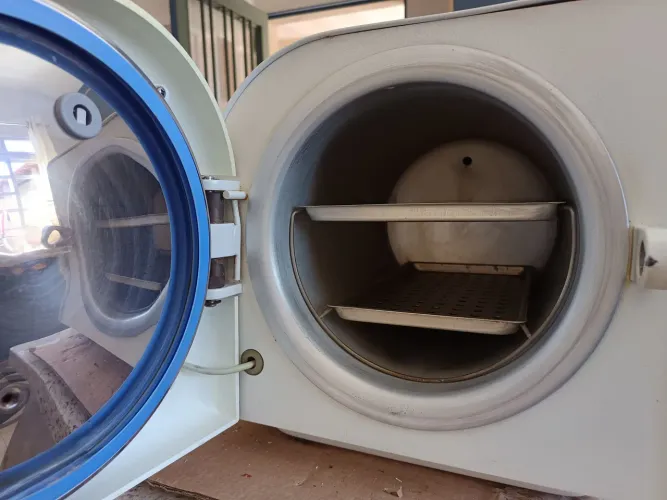 Autoclave Cristofoli 12L, 220V, porta inox, 6 meses de garantia