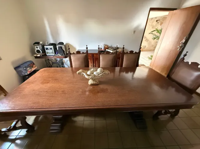Mesa em madeira para 10 legares