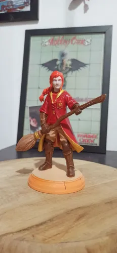 Ginny Weasley (Harry Potter) - Com uniforme de Quadribol.
