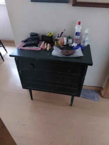 CÔMODA COM 3 GAVETÕES