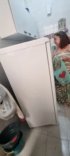 Vendo excelente geladeira 5 meses de uso..funcionando perfeitamente