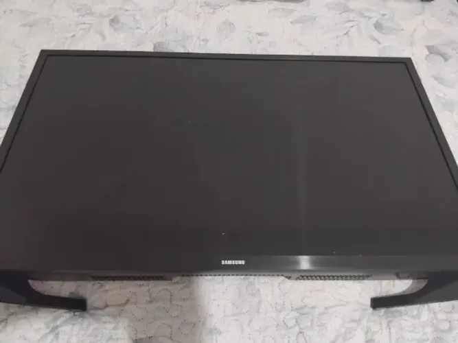 TV Samsung Smart 32" com tela quebrada