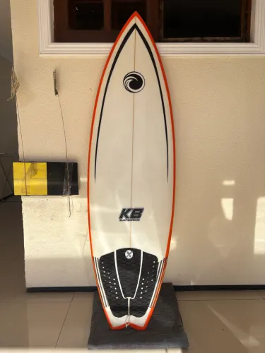 Prancha de Surf 5?9 Semi Nova
