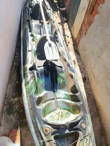 Caiaque para 2 lugares karmarine semi novo já vem com 2 remos *