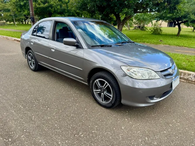 Honda Civic Sedan LX 1.7 16V 115cv Mec. 4P 2005